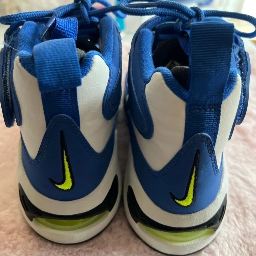 Nike Kids Blue and Black Sneakers b65